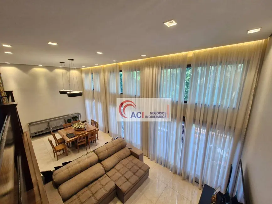 Casa de Condomínio com 6 quartos à venda e para alugar, 720m2 em Transurb, Itapevi - SP - imagem 3 Foto 3 de Casa de Condomínio com 6 quartos à venda e para alugar, 720m2 em Transurb, Itapevi - SP