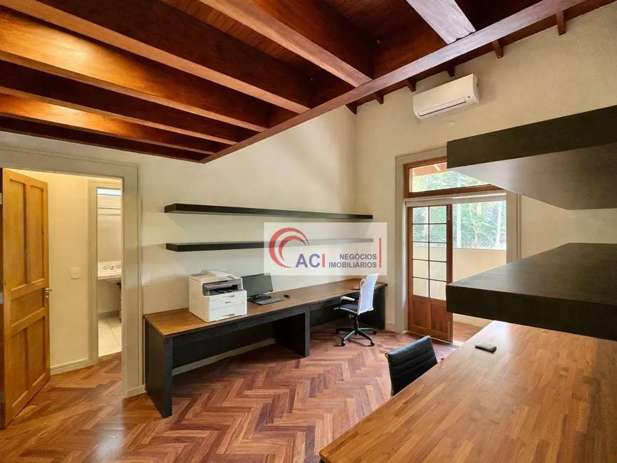 Casa de Condomínio com 4 quartos à venda, 822m2 em Embu Das Artes - SP - imagem 3 Foto 3 de Casa de Condomínio com 4 quartos à venda, 822m2 em Embu Das Artes - SP