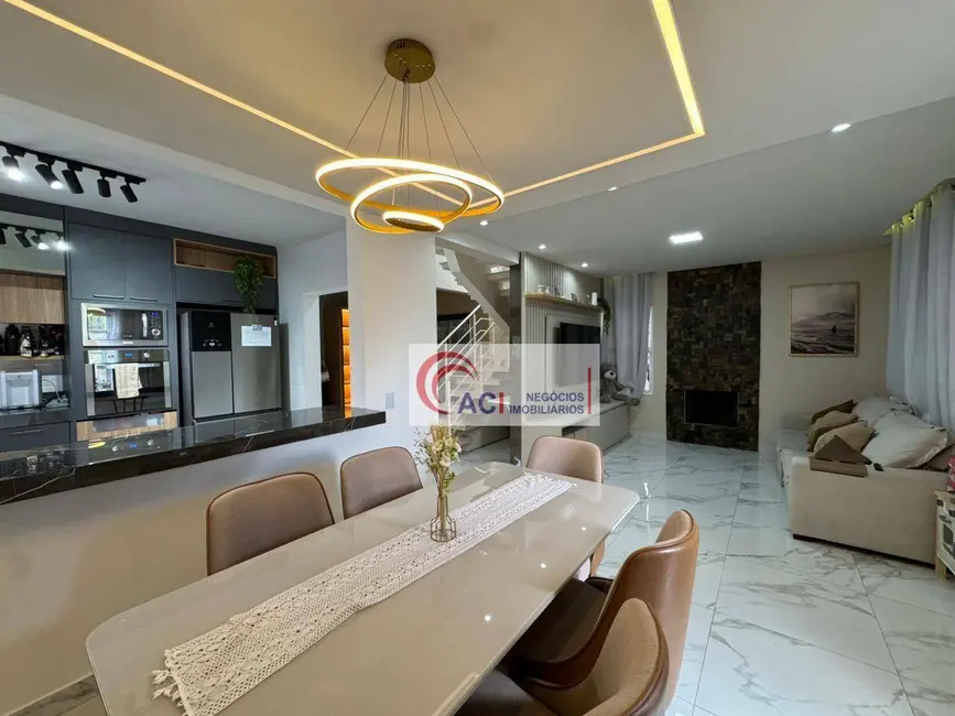 Foto 3 de Casa de Condomínio com 4 quartos à venda, 352m2 em Cotia - SP
