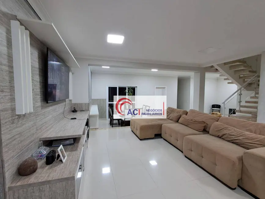 Casa de Condomínio com 3 quartos à venda e para alugar, 420m2 em Transurb, Itapevi - SP - imagem 3 Foto 3 de Casa de Condomínio com 3 quartos à venda e para alugar, 420m2 em Transurb, Itapevi - SP