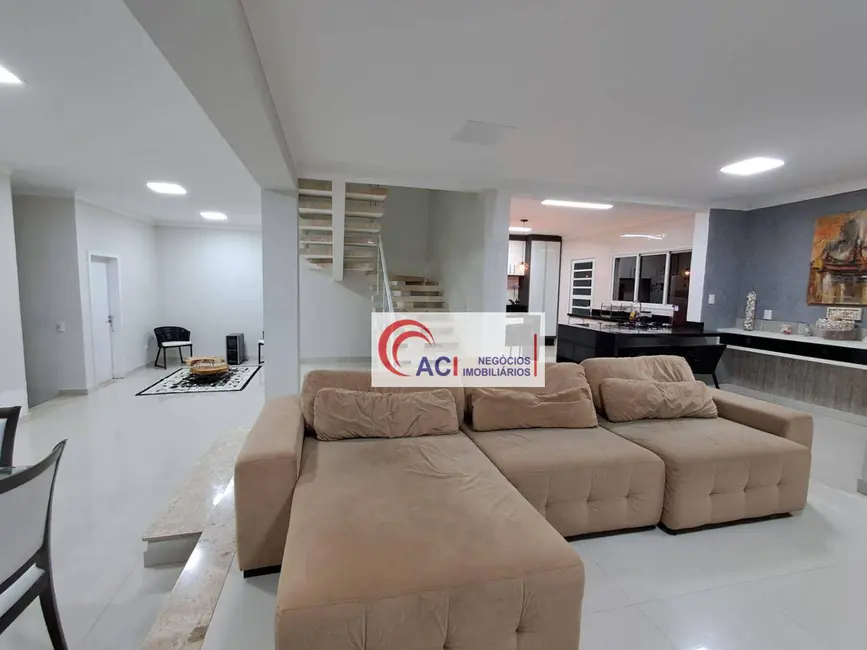 Casa de Condomínio com 3 quartos à venda e para alugar, 420m2 em Transurb, Itapevi - SP - imagem 4 Foto 4 de Casa de Condomínio com 3 quartos à venda e para alugar, 420m2 em Transurb, Itapevi - SP