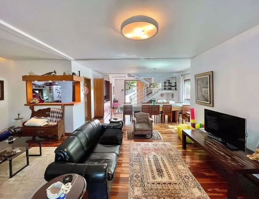 Casa de Condomínio com 3 quartos à venda, 358m2 em Chácara das Paineiras, Carapicuiba - SP - imagem 8 Foto 8 de Casa de Condomínio com 3 quartos à venda, 358m2 em Chácara das Paineiras, Carapicuiba - SP
