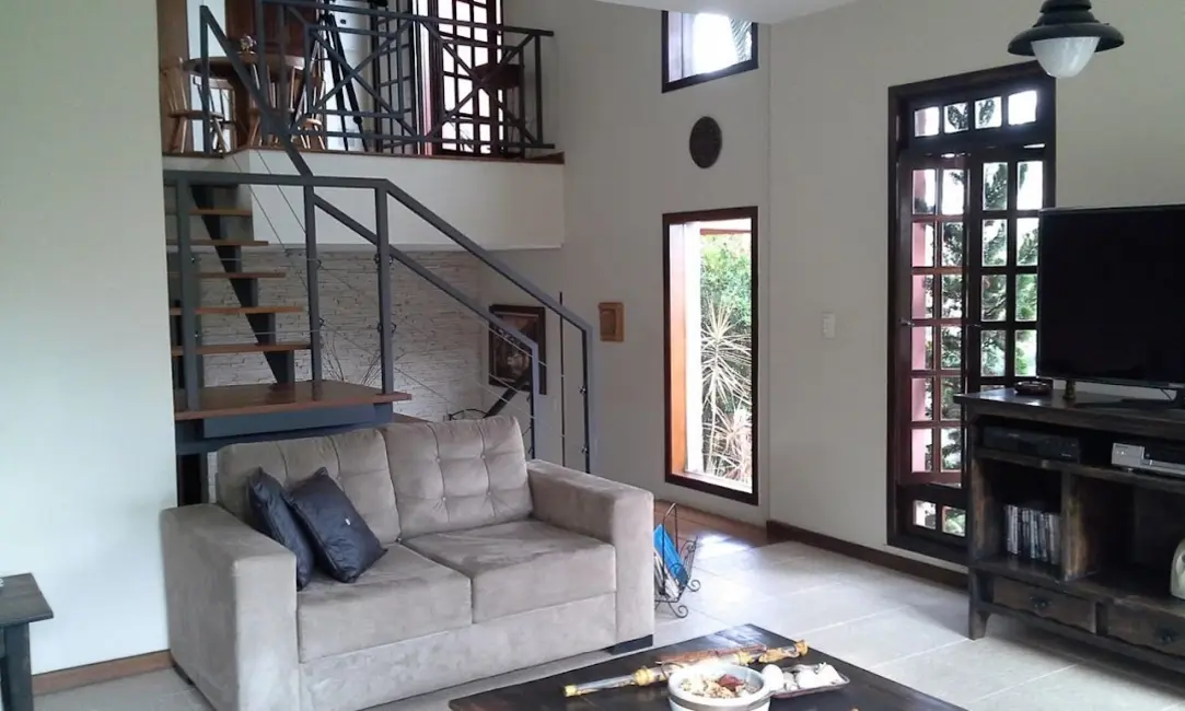 Foto 1 de Casa com 3 quartos à venda, 300m2 em Embu Das Artes - SP