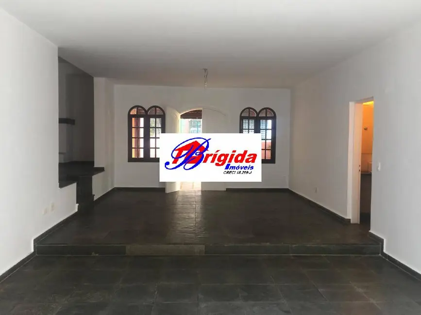 Casa com 3 quartos para alugar, 282m2 em San Diego Park, Cotia - SP - imagem 4 Foto 4 de Casa com 3 quartos para alugar, 282m2 em San Diego Park, Cotia - SP