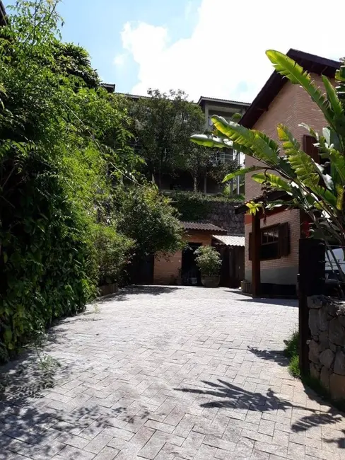 Casa com 4 quartos à venda, 450m2 em Embu Das Artes - SP - imagem 3 Foto 3 de Casa com 4 quartos à venda, 450m2 em Embu Das Artes - SP