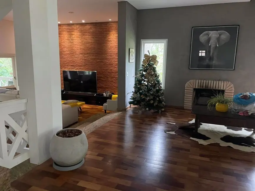 Casa com 4 quartos à venda, 450m2 em Embu Das Artes - SP - imagem 2 Foto 2 de Casa com 4 quartos à venda, 450m2 em Embu Das Artes - SP