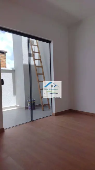 Sobrado com 3 quartos à venda, 180m2 em Fazenda Velha, Araucaria - PR - imagem 3 Foto 3 de Sobrado com 3 quartos à venda, 180m2 em Fazenda Velha, Araucaria - PR