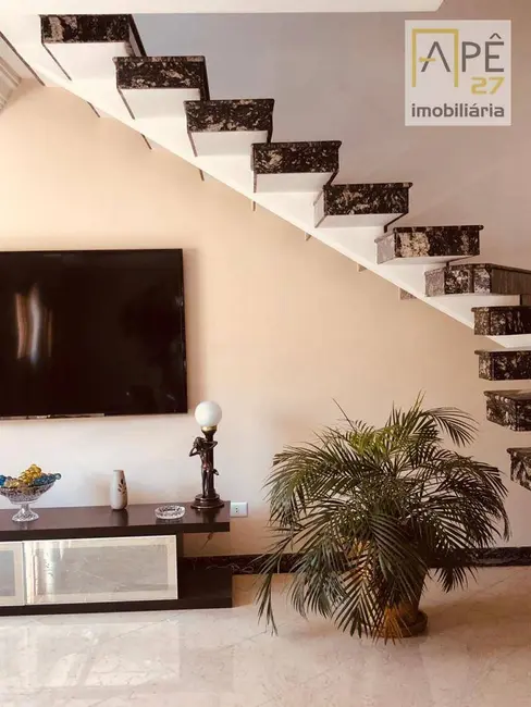 Casa com 4 quartos à venda, 400m2 em Vila Rosália, Guarulhos - SP - imagem 3 Foto 3 de Casa com 4 quartos à venda, 400m2 em Vila Rosália, Guarulhos - SP