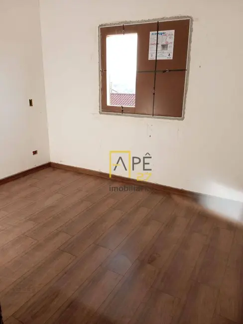 Sobrado com 3 quartos à venda, 125m2 em Jardim Santa Cecília, Guarulhos - SP - imagem 4 Foto 4 de Sobrado com 3 quartos à venda, 125m2 em Jardim Santa Cecília, Guarulhos - SP