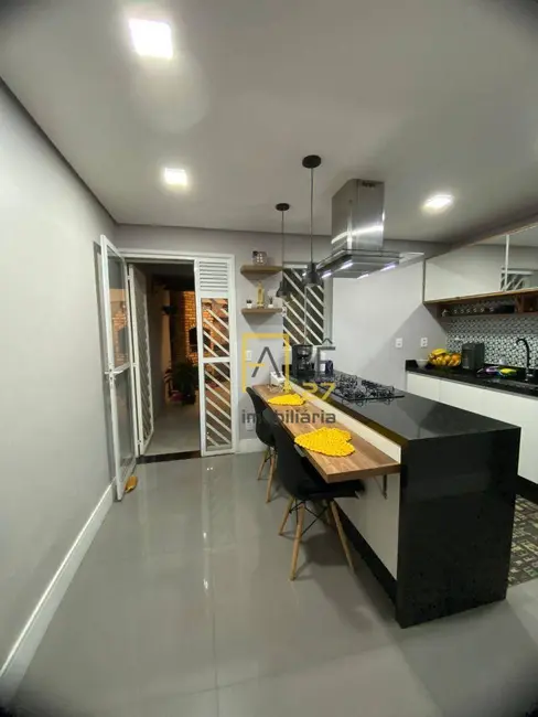 Foto 3 de Sobrado com 2 quartos à venda, 117m2 em Jardim Santa Mena, Guarulhos - SP