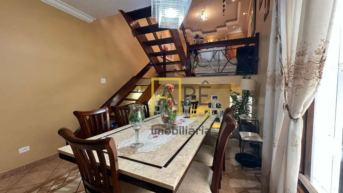 Foto 2 de Sobrado com 4 quartos à venda, 1400m2 em Jardim Santa Clara, Guarulhos - SP