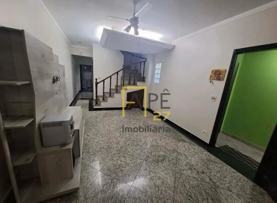 Sobrado com 3 quartos para alugar, 225m2 em Vila Galvão, Guarulhos - SP - imagem 8 Foto 8 de Sobrado com 3 quartos para alugar, 225m2 em Vila Galvão, Guarulhos - SP