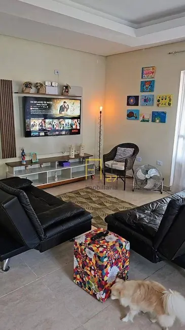 Chácara com 3 quartos à venda, 1000m2 em Guararema - SP - imagem 5 Foto 5 de Chácara com 3 quartos à venda, 1000m2 em Guararema - SP