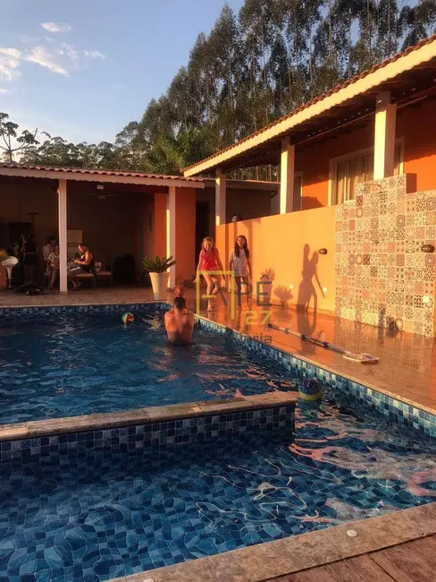 Foto 2 de Chácara com 3 quartos à venda, 1000m2 em Guararema - SP
