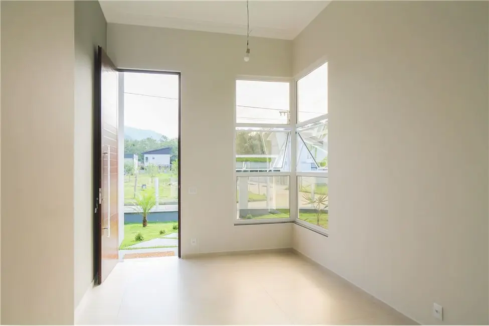 Casa com 3 quartos à venda, 114m2 em Forquilhinha, Sao Jose - SC - imagem 8 Foto 8 de Casa com 3 quartos à venda, 114m2 em Forquilhinha, Sao Jose - SC