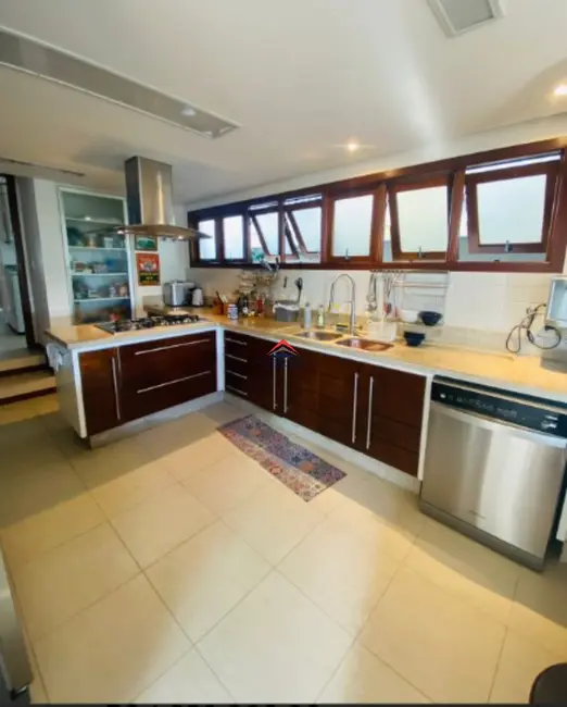 Casa com 4 quartos à venda, 530m2 em Florianopolis - SC - imagem 8 Foto 8 de Casa com 4 quartos à venda, 530m2 em Florianopolis - SC