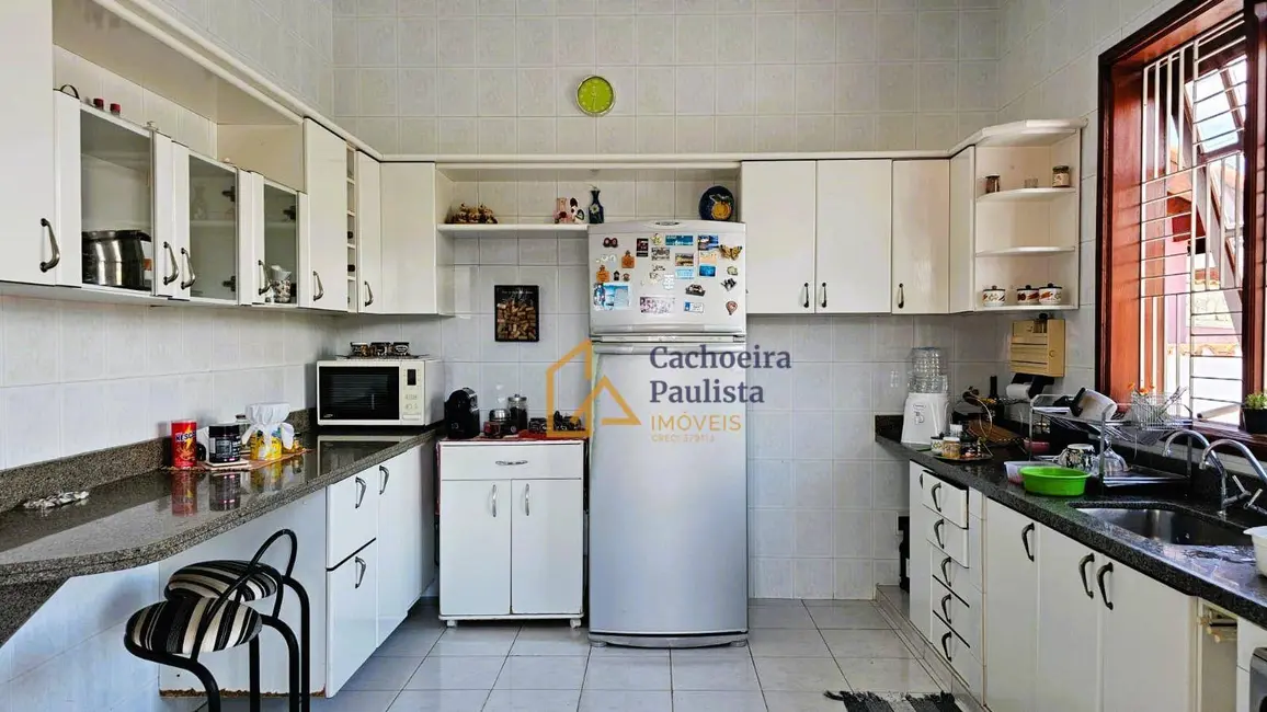Foto 8 de Casa com 3 quartos à venda e para alugar, 497m2 em Cachoeira Paulista - SP