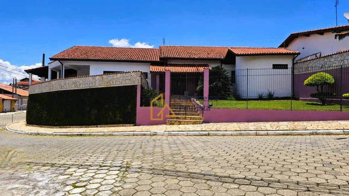 Foto 1 de Casa com 3 quartos à venda e para alugar, 497m2 em Cachoeira Paulista - SP