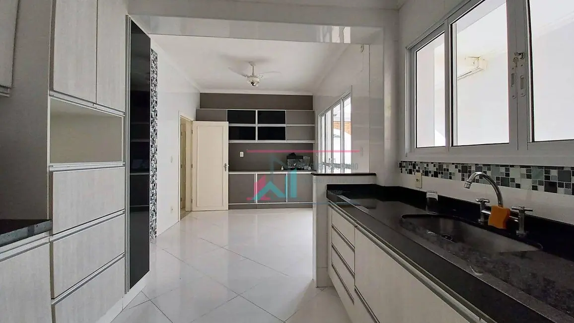 Foto 8 de Casa com 3 quartos à venda, 460m2 em Centro, Cachoeira Paulista - SP