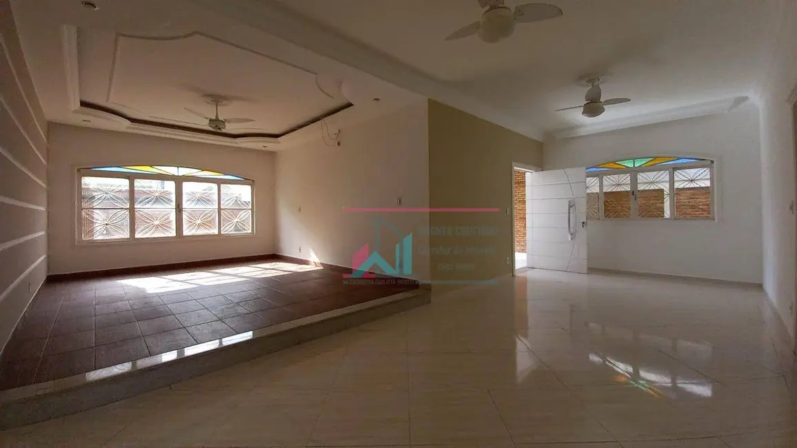 Foto 3 de Casa com 3 quartos à venda, 460m2 em Centro, Cachoeira Paulista - SP