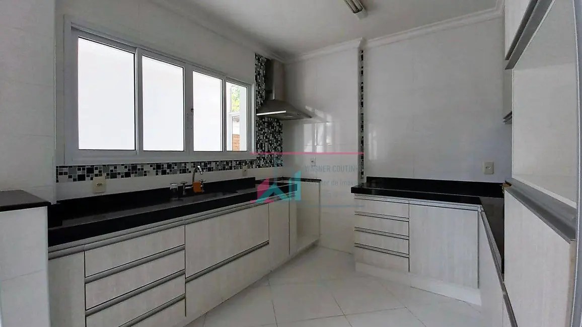 Foto 6 de Casa com 3 quartos à venda, 460m2 em Centro, Cachoeira Paulista - SP