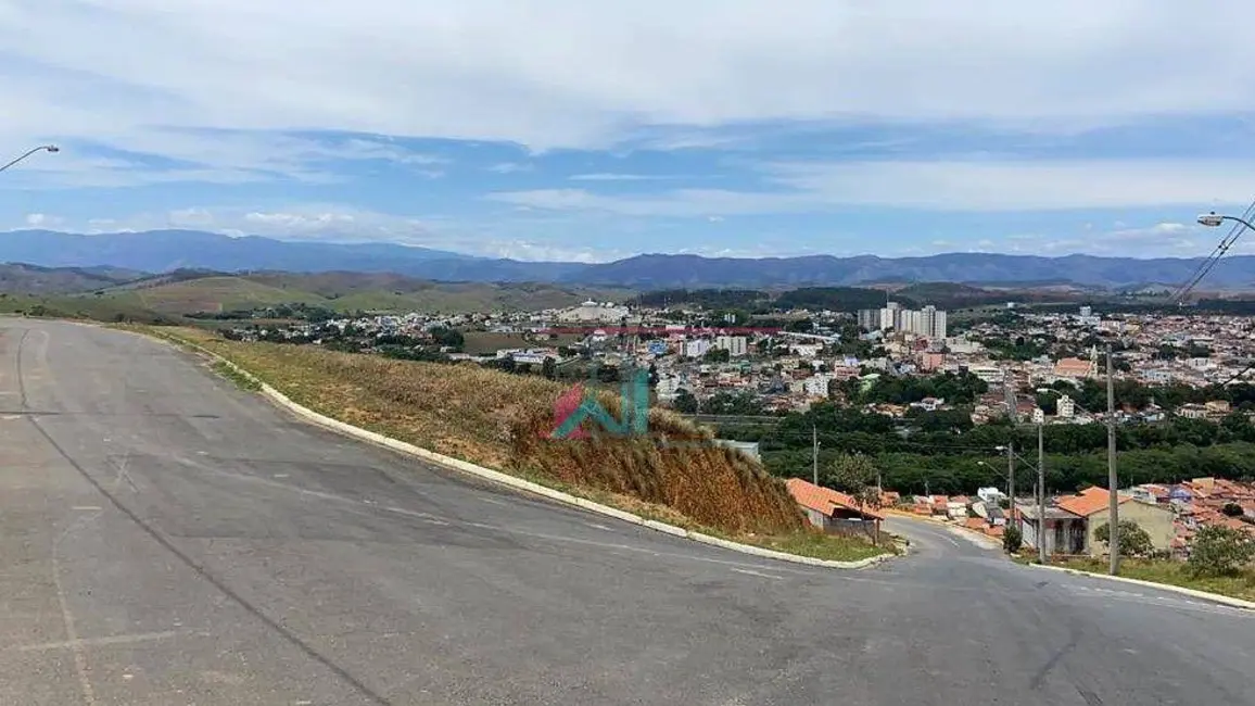 Foto 1 de Terreno / Lote à venda, 378m2 em Cachoeira Paulista - SP