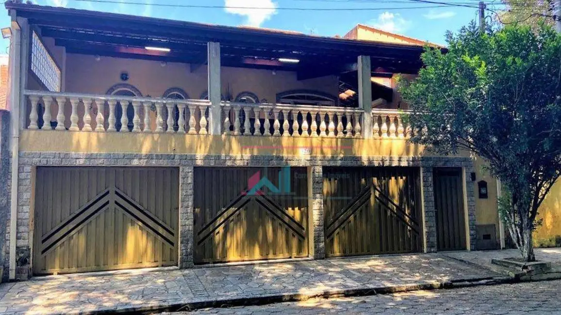Foto 1 de Casa com 4 quartos à venda, 258m2 em Cachoeira Paulista - SP