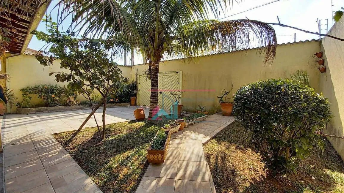Foto 2 de Casa com 3 quartos à venda, 365m2 em Cachoeira Paulista - SP