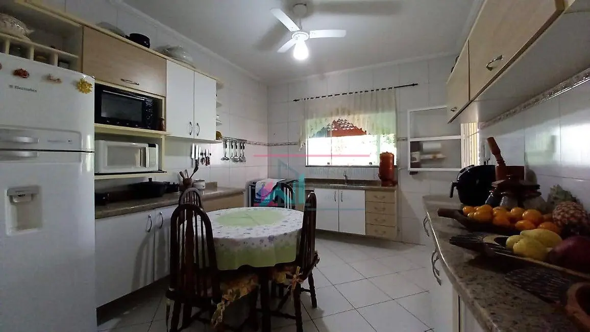 Foto 8 de Casa com 3 quartos à venda, 365m2 em Cachoeira Paulista - SP