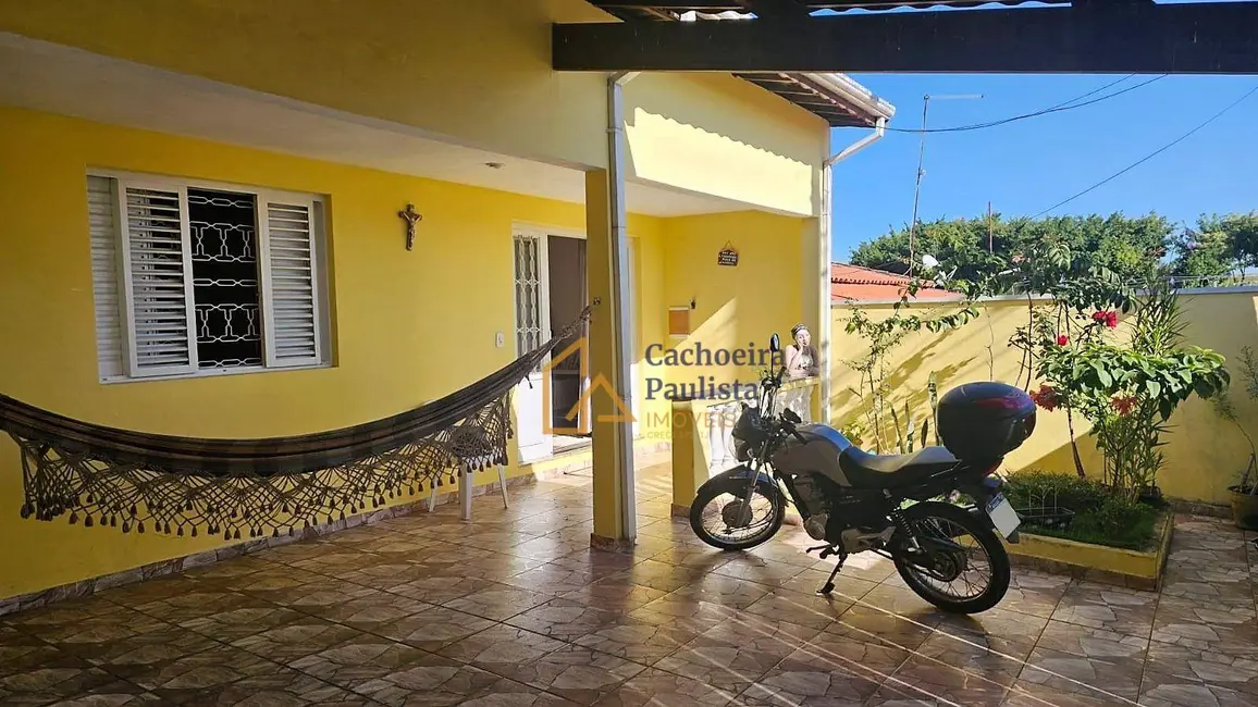 Foto 3 de Casa com 7 quartos à venda, 300m2 em Cachoeira Paulista - SP