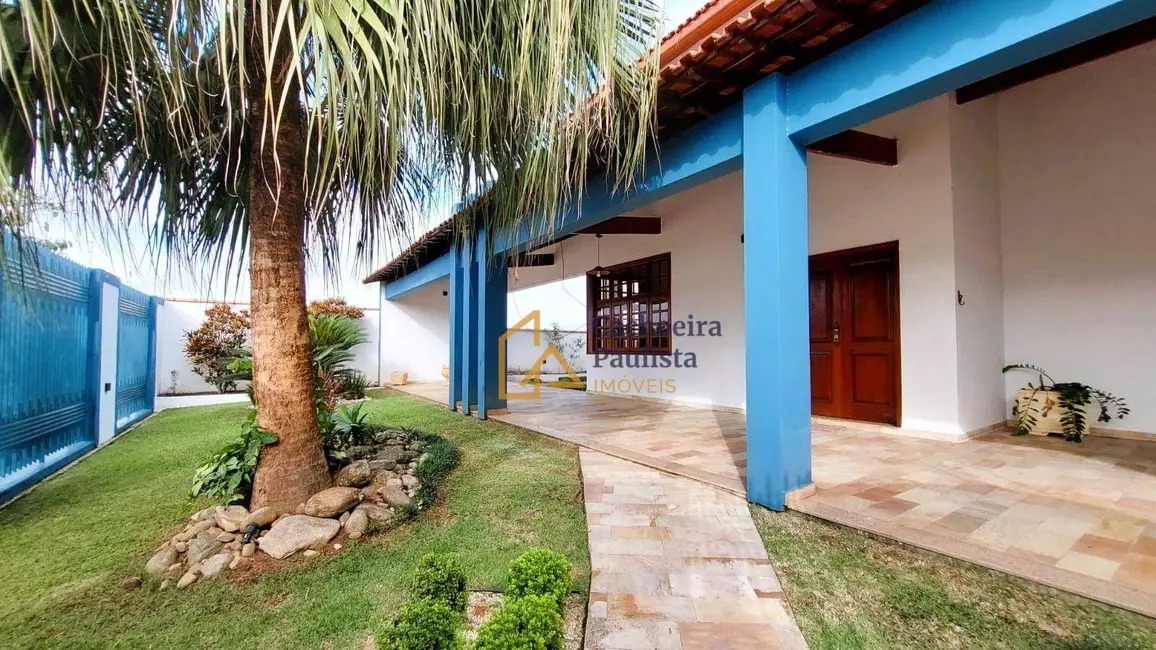 Foto 2 de Casa com 4 quartos à venda, 600m2 em Cachoeira Paulista - SP