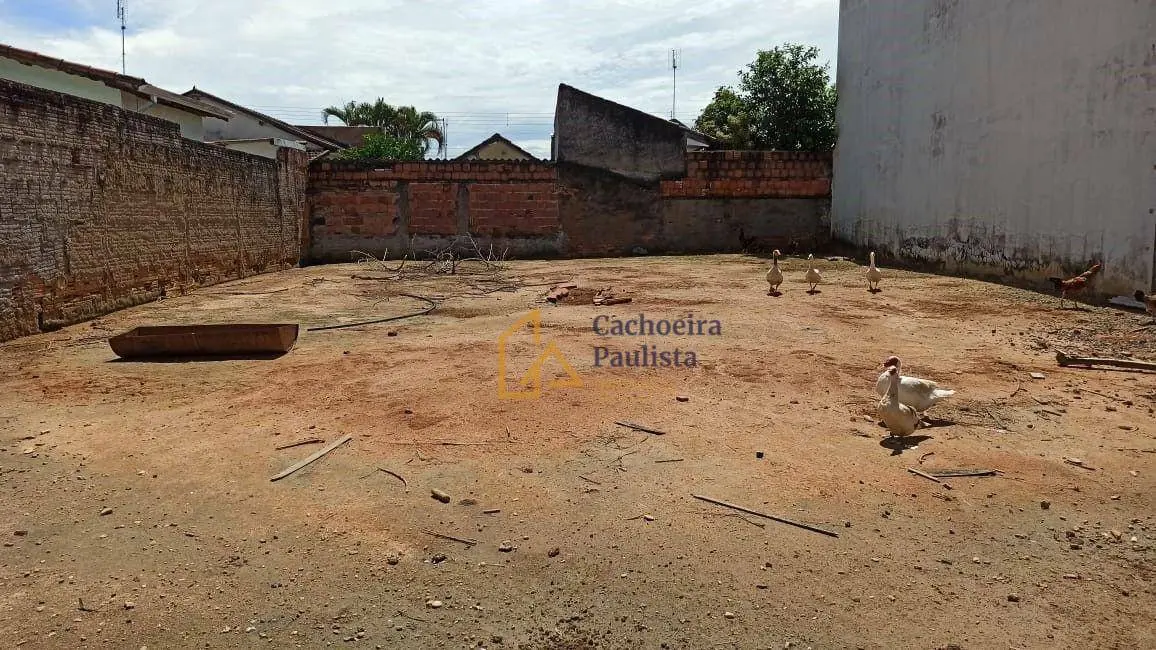 Foto 2 de Terreno / Lote à venda, 334m2 em Cachoeira Paulista - SP