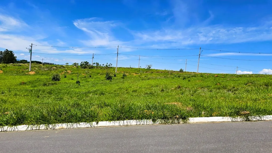 Foto 1 de Terreno / Lote à venda, 240m2 em Cachoeira Paulista - SP