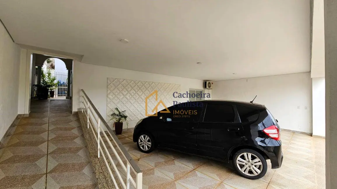 Foto 2 de Casa com 3 quartos à venda, 250m2 em Cachoeira Paulista - SP