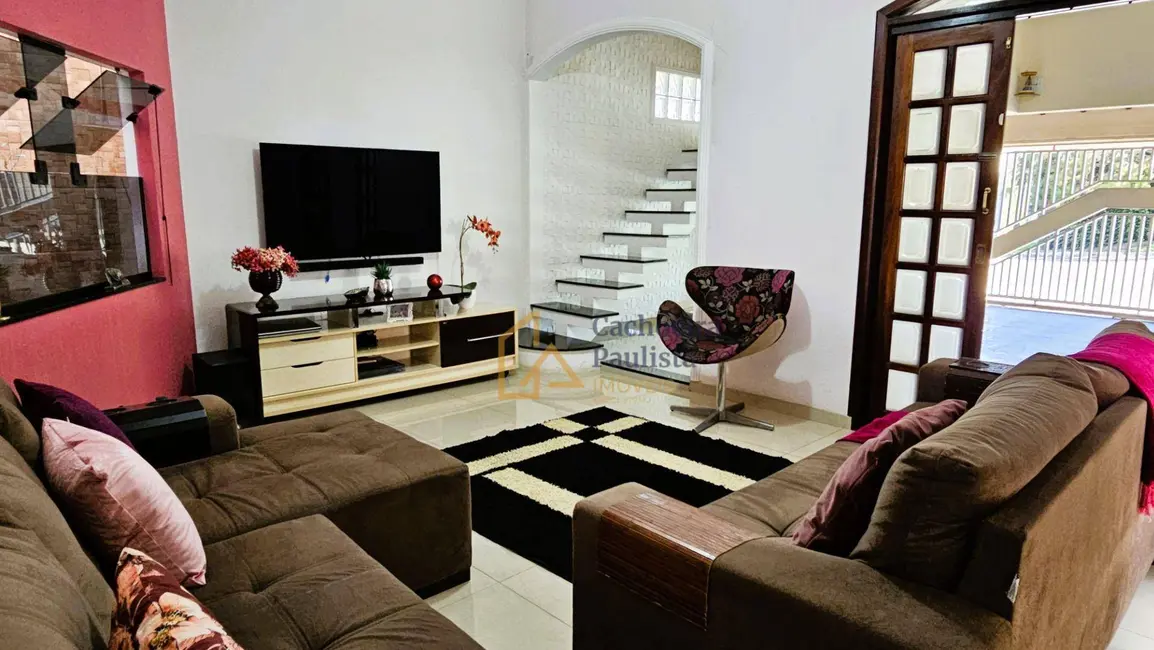 Foto 3 de Casa com 3 quartos à venda, 300m2 em Cachoeira Paulista - SP