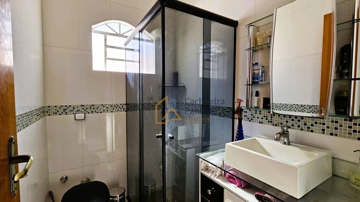 Foto 8 de Casa com 3 quartos à venda, 300m2 em Cachoeira Paulista - SP