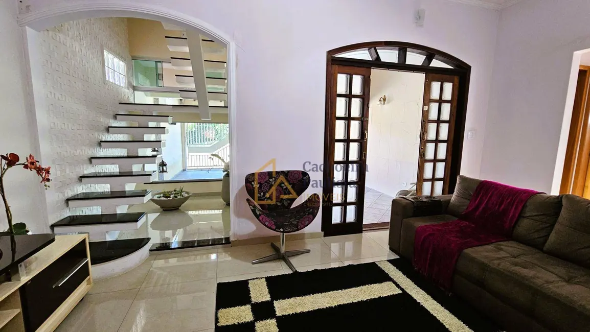 Foto 4 de Casa com 3 quartos à venda, 300m2 em Cachoeira Paulista - SP