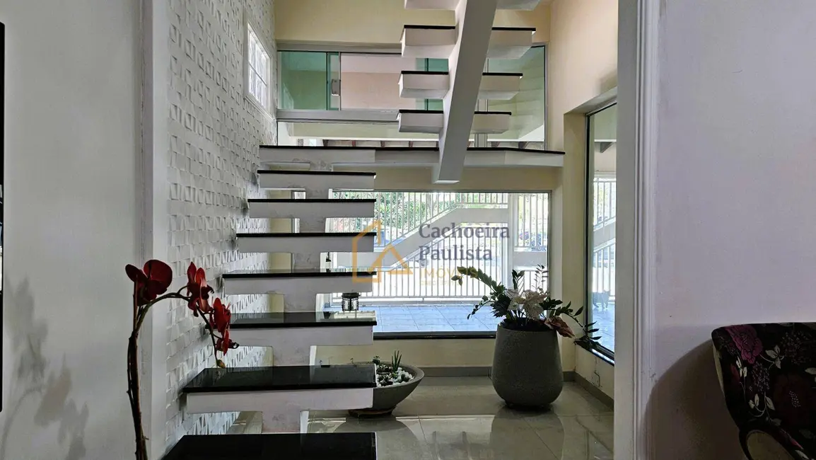 Foto 9 de Casa com 3 quartos à venda, 300m2 em Cachoeira Paulista - SP