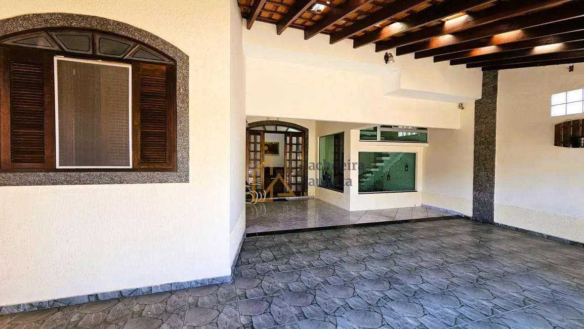 Foto 2 de Casa com 3 quartos à venda, 300m2 em Cachoeira Paulista - SP