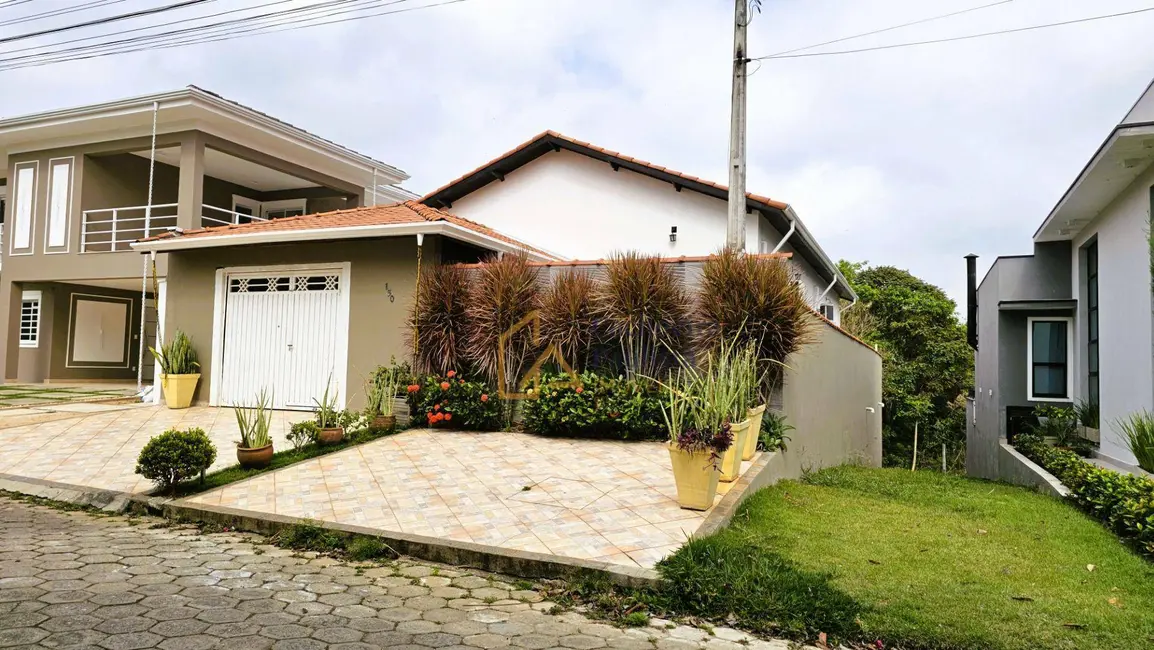Foto 2 de Casa com 2 quartos à venda, 250m2 em Cachoeira Paulista - SP