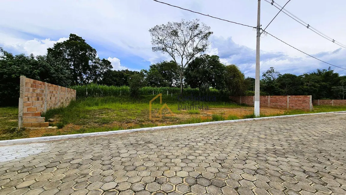 Foto 1 de Terreno / Lote à venda, 420m2 em Cachoeira Paulista - SP