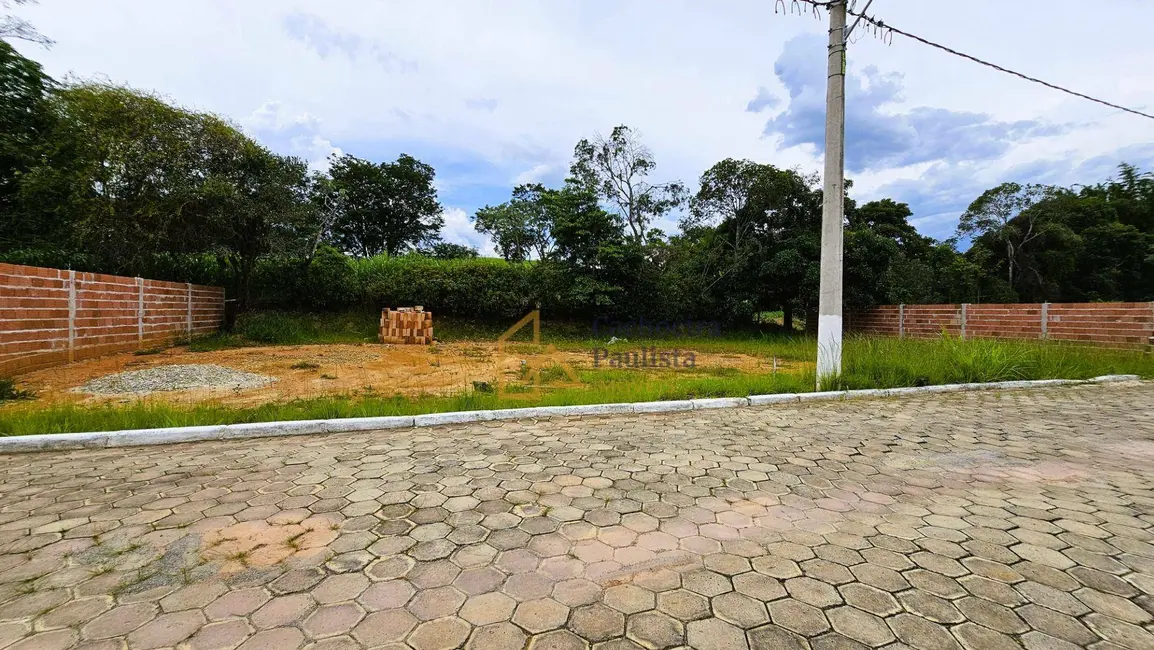 Foto 1 de Terreno / Lote à venda, 420m2 em Cachoeira Paulista - SP