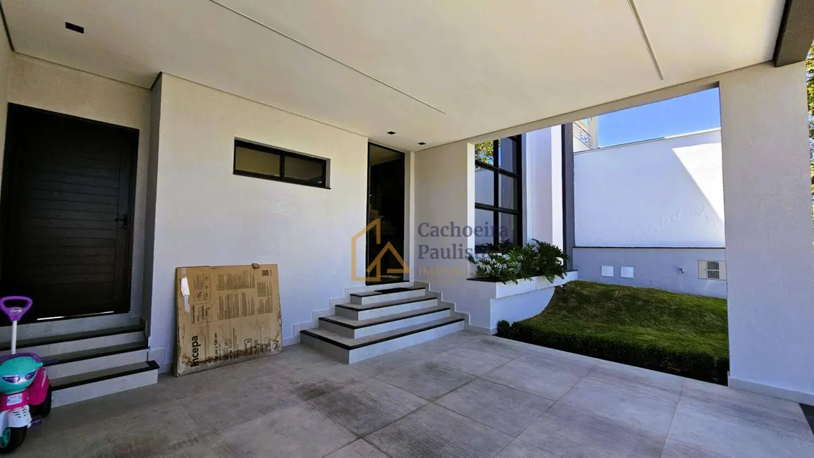 Foto 2 de Casa com 3 quartos à venda, 250m2 em Cachoeira Paulista - SP