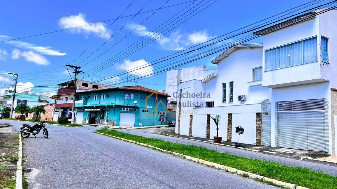 Foto 2 de Casa com 3 quartos à venda, 220m2 em Cachoeira Paulista - SP