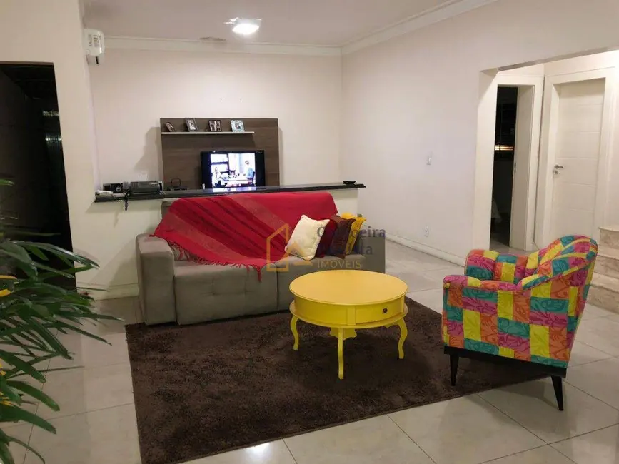 Foto 3 de Casa com 3 quartos à venda, 220m2 em Cachoeira Paulista - SP