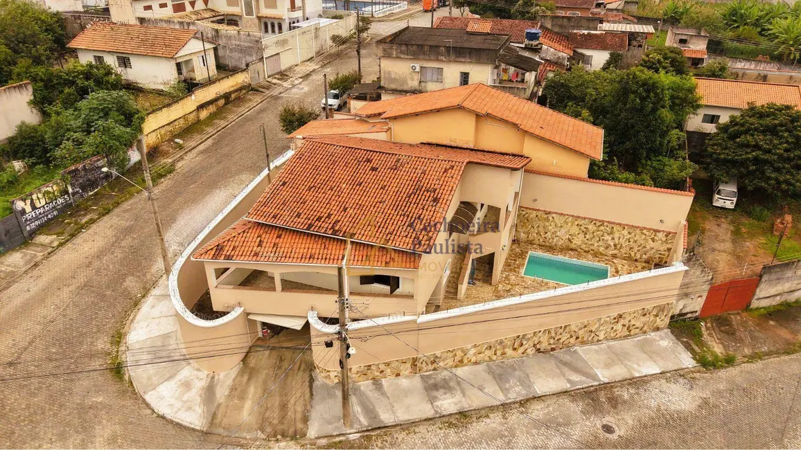 Foto 2 de Casa com 4 quartos à venda, 268m2 em Cachoeira Paulista - SP