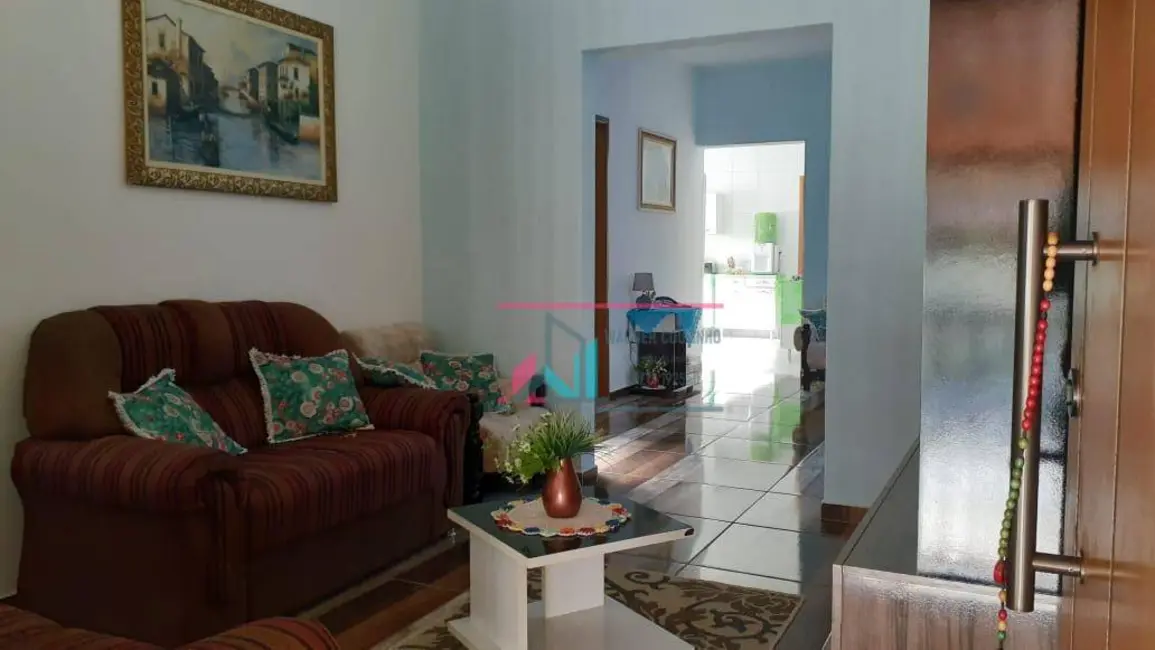 Foto 2 de Casa com 4 quartos à venda, 300m2 em Cachoeira Paulista - SP