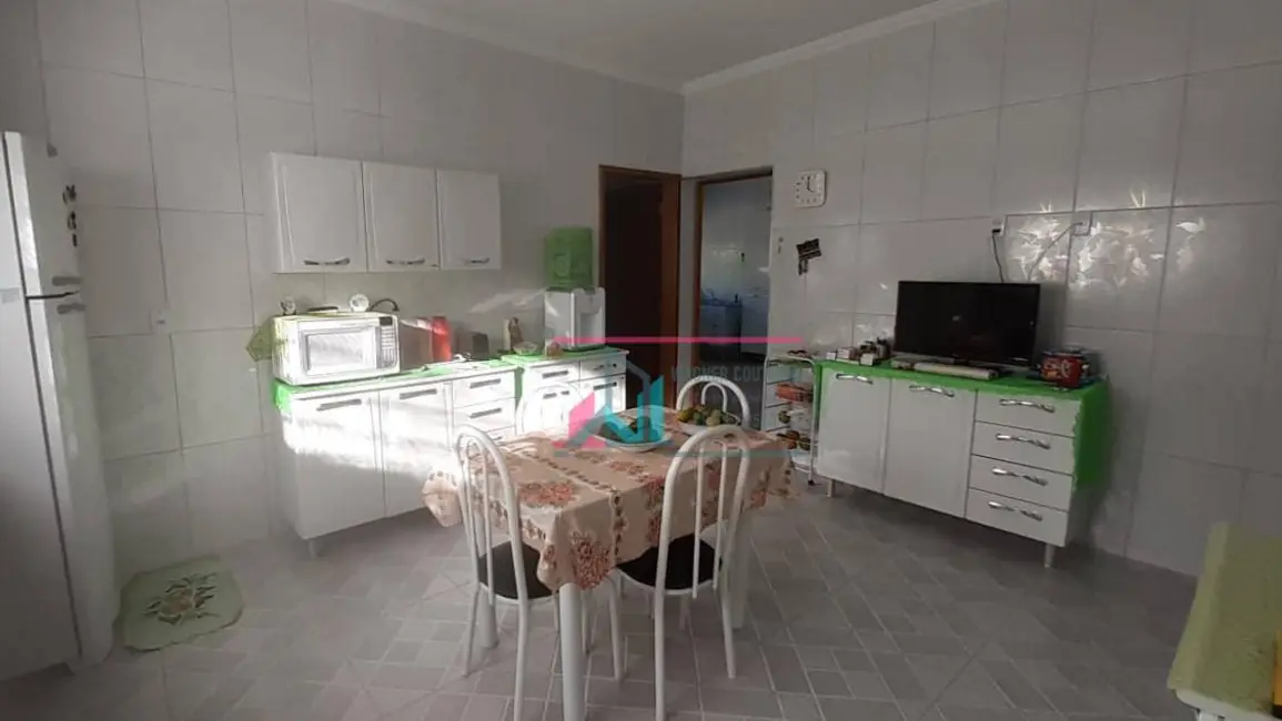 Foto 9 de Casa com 4 quartos à venda, 300m2 em Cachoeira Paulista - SP