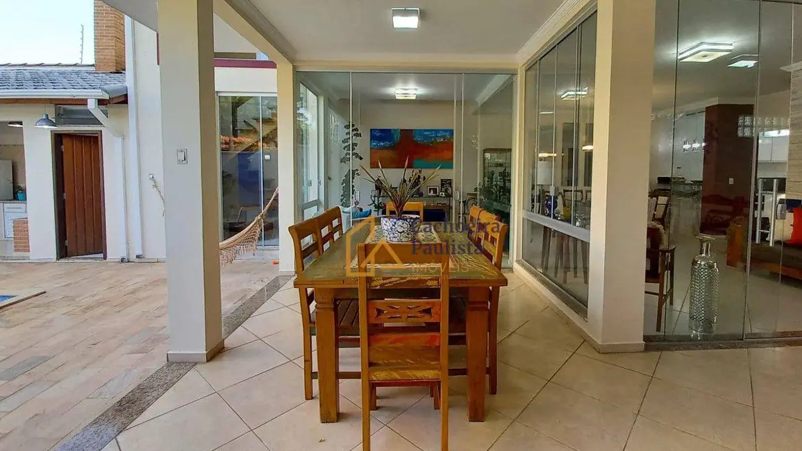 Foto 3 de Casa com 3 quartos à venda, 255m2 em Cachoeira Paulista - SP