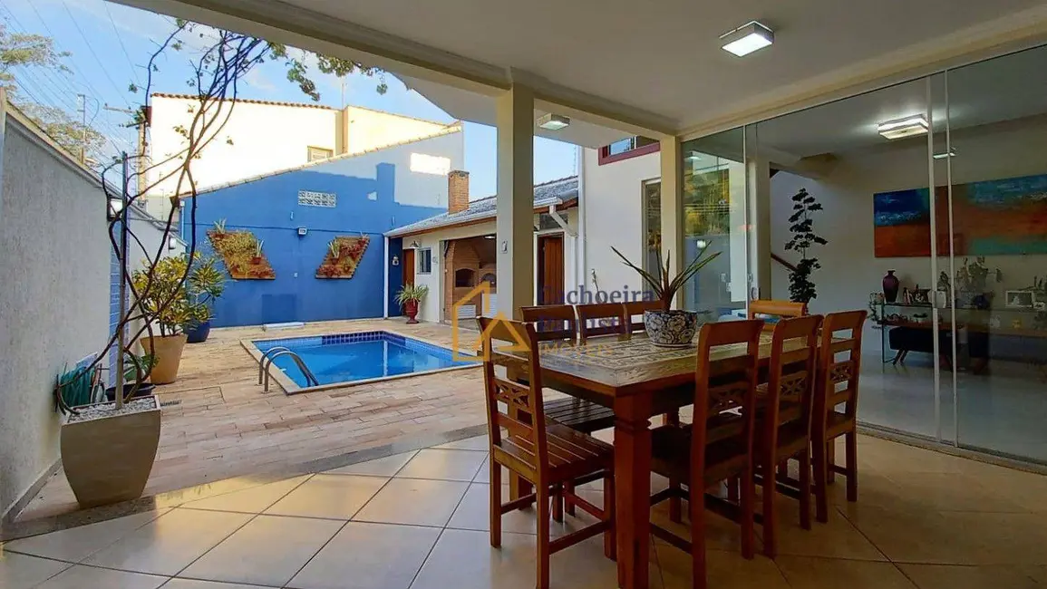 Foto 2 de Casa com 3 quartos à venda, 255m2 em Cachoeira Paulista - SP